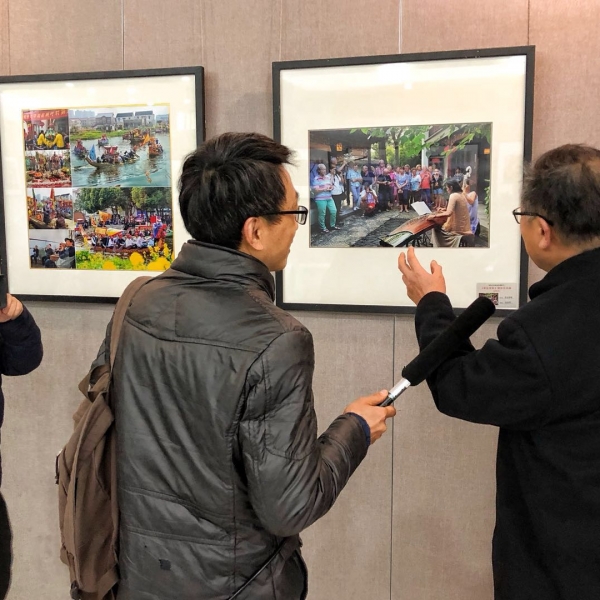《家在常熟》摄影作品展在图书馆开幕