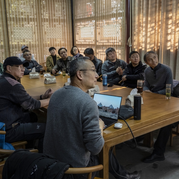 市摄影家协会举办邵小峰摄影作品展创作座谈会
